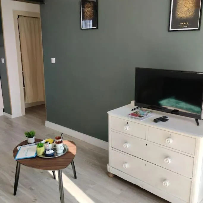 Appartement Verdoyant Au Bord Du Lac Leman Entre Evian Et Thonon Dans Une Villa Publier Apartment