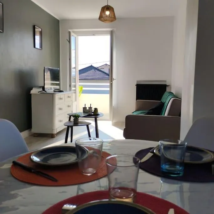 Appartement Verdoyant Au Bord Du Lac Leman Entre Evian Et Thonon Dans Une Villa Publier 0*,  France