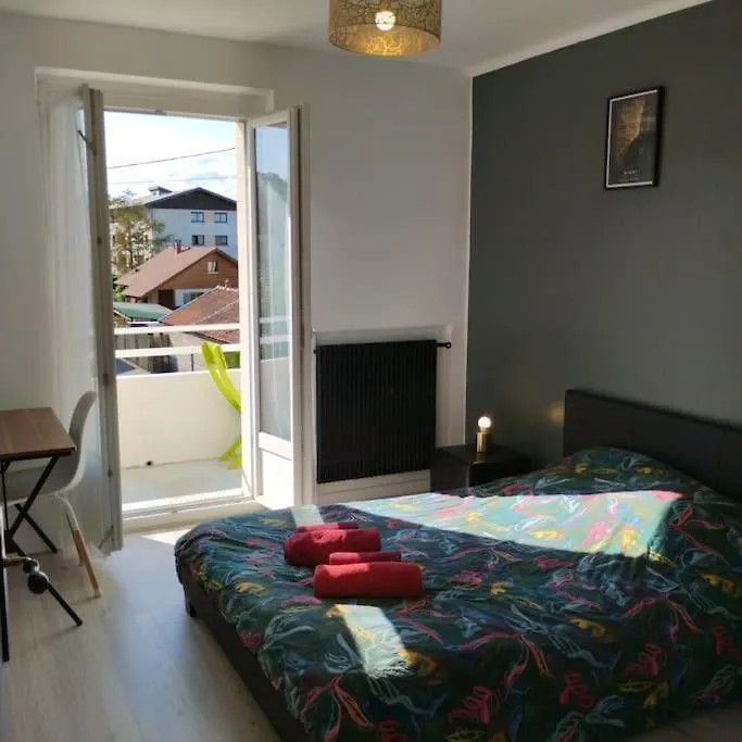 Appartement Verdoyant Au Bord Du Lac Leman Entre Evian Et Thonon Dans Une Villa Publier Apartment