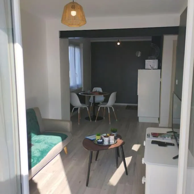 Appartement Verdoyant Au Bord Du Lac Leman Entre Evian Et Thonon Dans Une Villa Publier 0*,  France