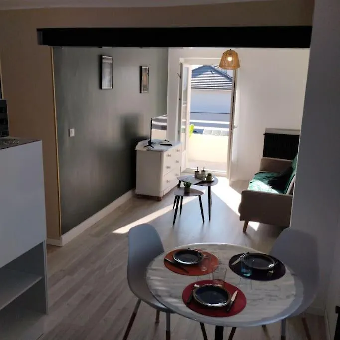 Appartement Verdoyant Au Bord Du Lac Leman Entre Evian Et Thonon Dans Une Villa Publier Apartment