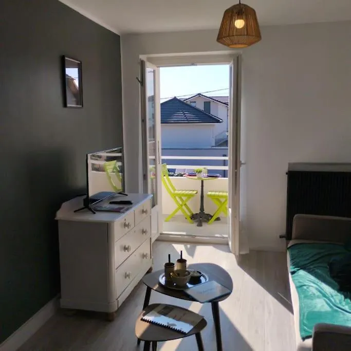 Appartement Verdoyant Au Bord Du Lac Leman Entre Evian Et Thonon Dans Une Villa Publier 0*,