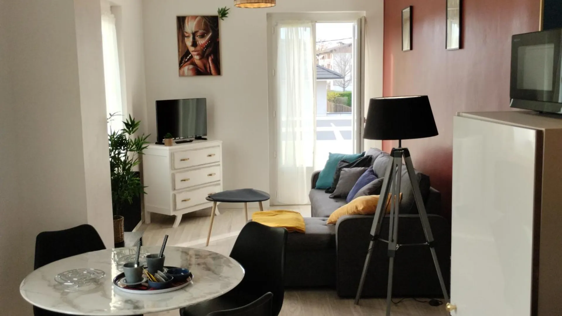 Appartement Verdoyant Au Bord Du Lac Leman Entre Evian Et Thonon Dans Une Villa Publier