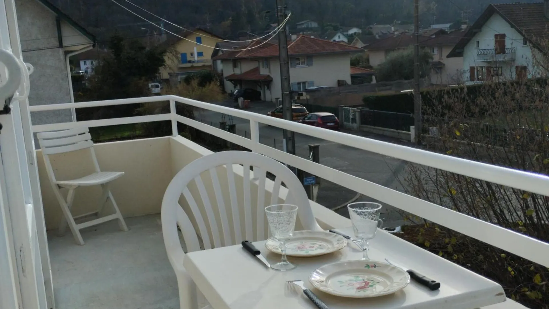 Appartement Verdoyant Au Bord Du Lac Leman Entre Evian Et Thonon Dans Une Villa Publier