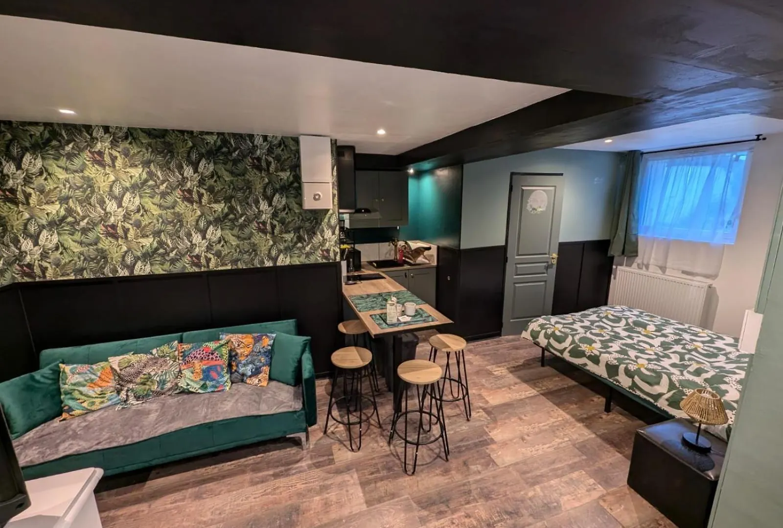 Appartement Verdoyant Au Bord Du Lac Leman Entre Evian Et Thonon Dans Une Villa Publier Apartment