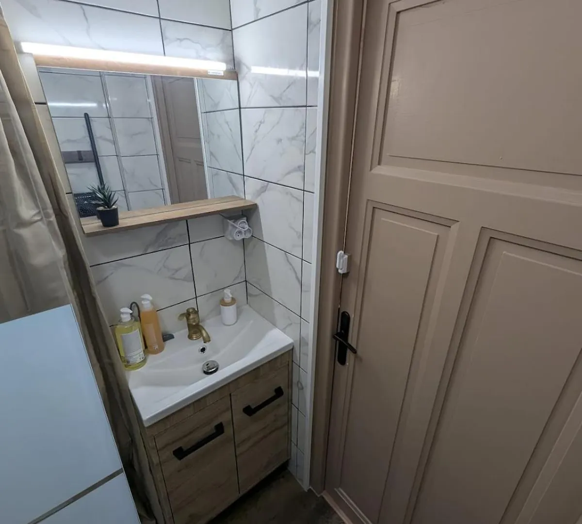 Appartement Verdoyant Au Bord Du Lac Leman Entre Evian Et Thonon Dans Une Villa Publier 0*,